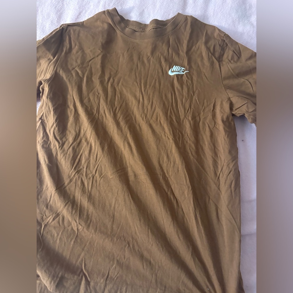 Nike Men's brown Short Sleeve Tee
